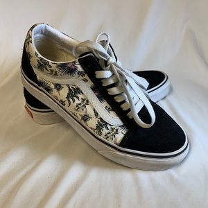 Girls/women vans, size 5